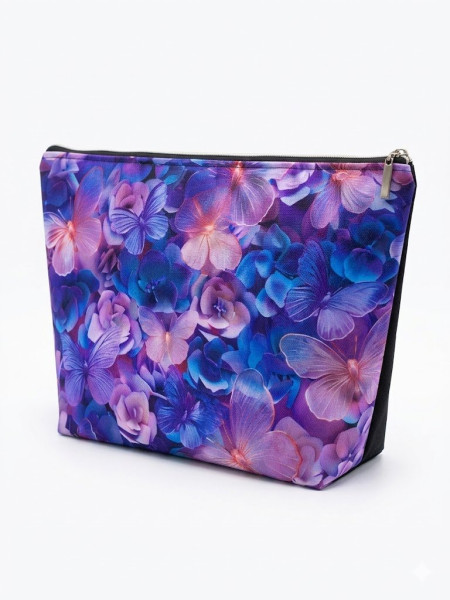 Velká kosmetická taška „Rozkvetlá zahrada“ – fialové hortenzie a motýli (1)