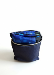 Menší nákupní taška pře rameno - modré kvítky (2)