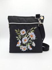Černá crossbody taška (28x26 cm) s motivem kopretin